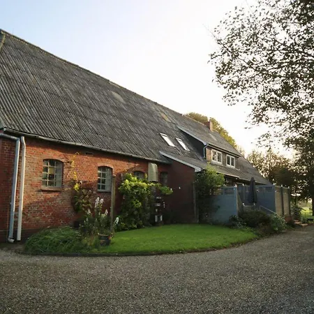 Ferienwohnung-strand-edomsharder-hof-nordstrand شقة
